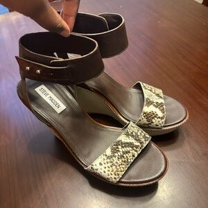 STEVE MADDEN Snake Print Wedges